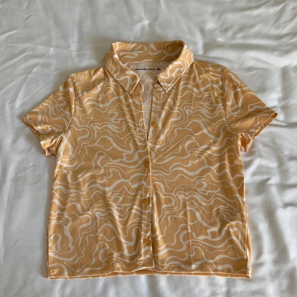 Abercrombie and fitch button up polo top women’s size medium NWT